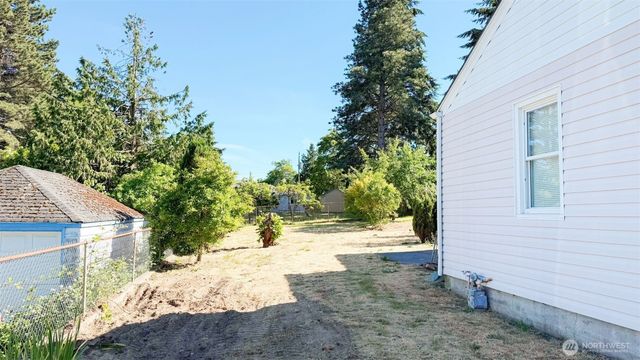 131 S 106th, Seattle, WA 98168