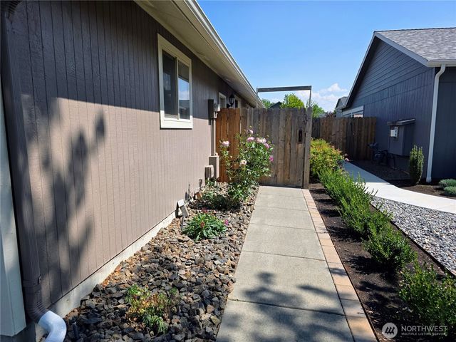 2081 Gemstone Drive, Walla Walla, WA 99362