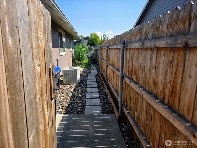 2081 Gemstone Drive, Walla Walla, WA 99362