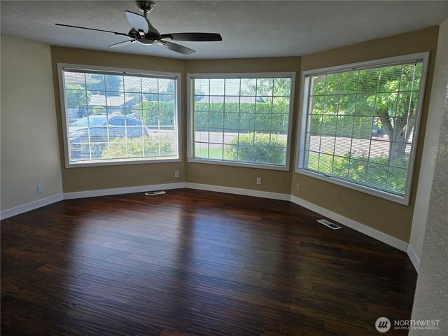 2081 Gemstone Drive, Walla Walla, WA 99362