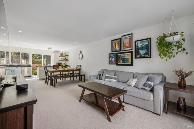 3 Aries Ln, Novato, CA 94947