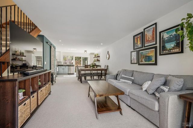 3 Aries Ln, Novato, CA 94947