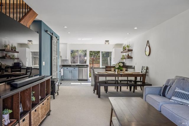 3 Aries Ln, Novato, CA 94947