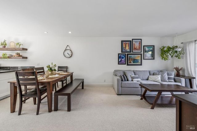 3 Aries Ln, Novato, CA 94947