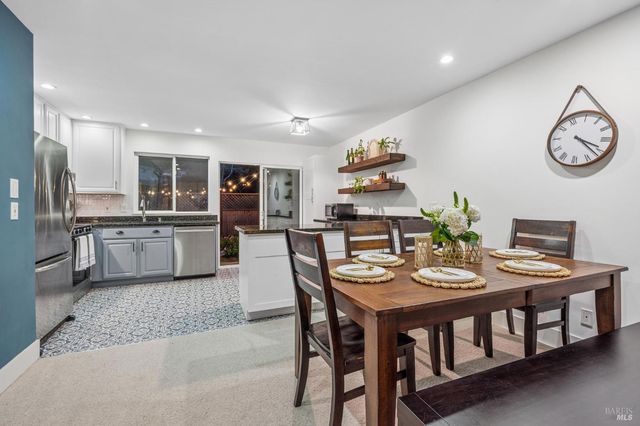 3 Aries Ln, Novato, CA 94947