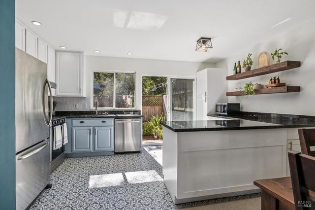 3 Aries Ln, Novato, CA 94947