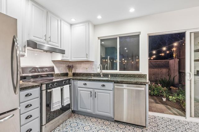 3 Aries Ln, Novato, CA 94947