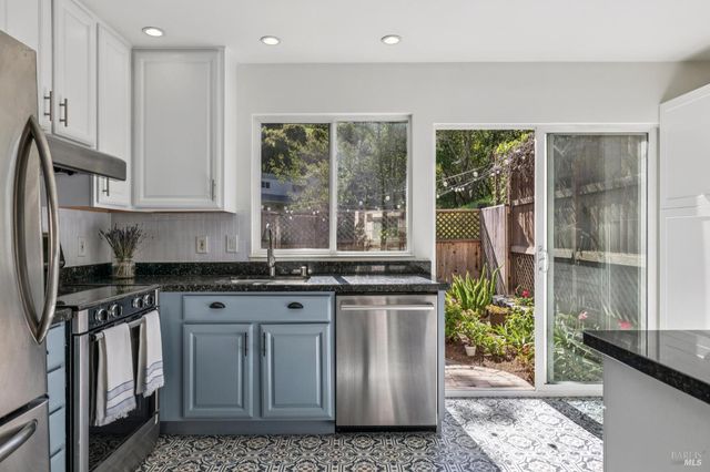 3 Aries Ln, Novato, CA 94947