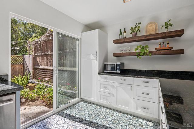 3 Aries Ln, Novato, CA 94947