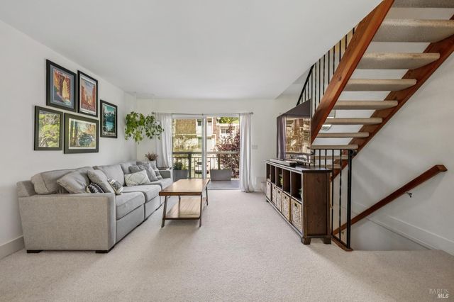 3 Aries Ln, Novato, CA 94947