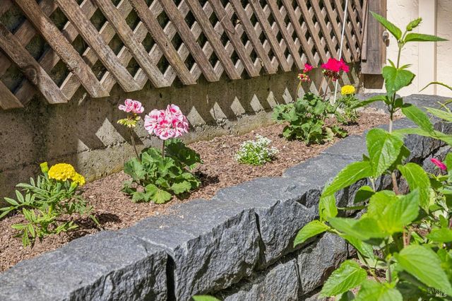 3 Aries Ln, Novato, CA 94947