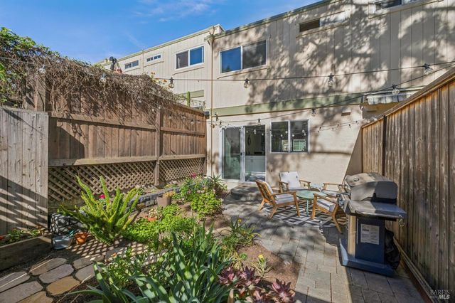 3 Aries Ln, Novato, CA 94947