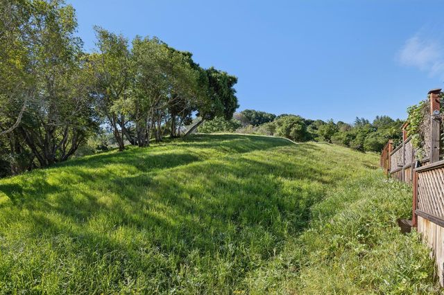 3 Aries Ln, Novato, CA 94947