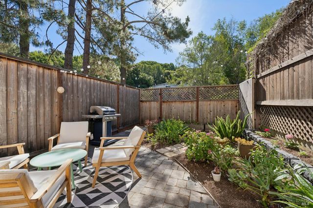 3 Aries Ln, Novato, CA 94947