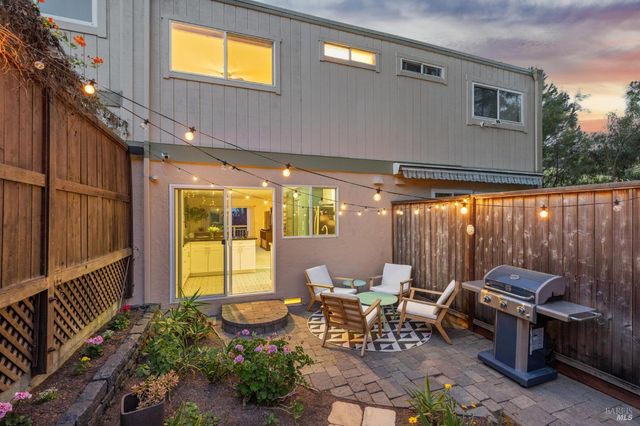 3 Aries Ln, Novato, CA 94947