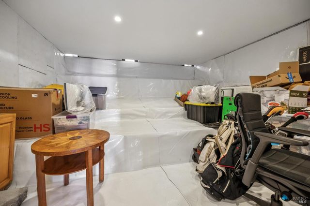 3 Aries Ln, Novato, CA 94947