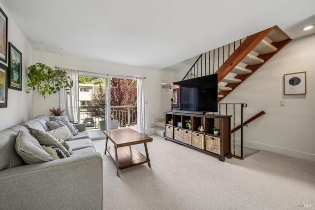 3 Aries Ln, Novato, CA 94947