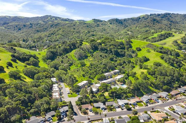 3 Aries Ln, Novato, CA 94947