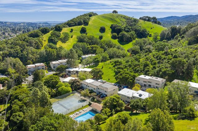 3 Aries Ln, Novato, CA 94947