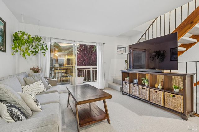 3 Aries Ln, Novato, CA 94947