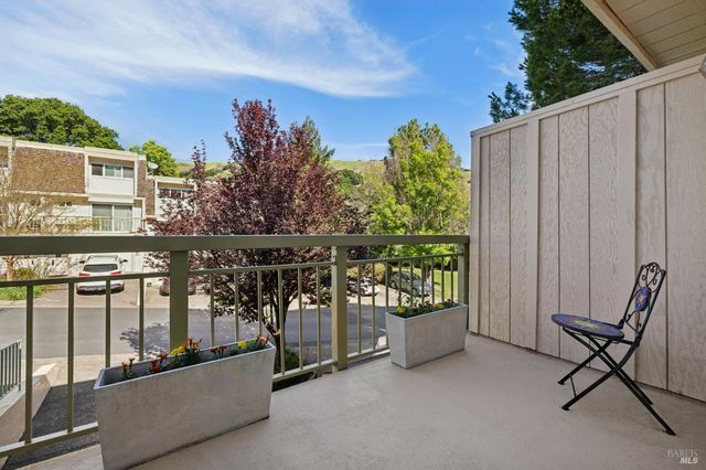 3 Aries Ln, Novato, CA 94947