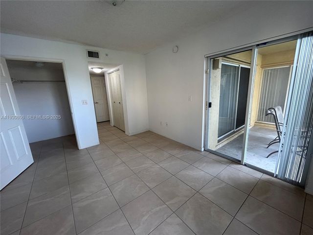 2640 S University Dr 106, Davie, FL 33328