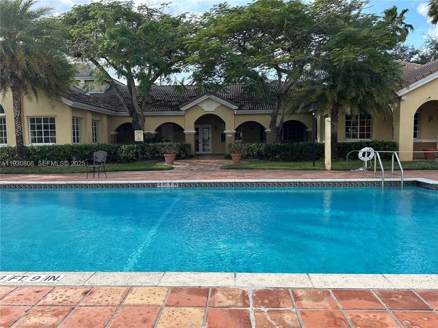 2640 S University Dr 106, Davie, FL 33328