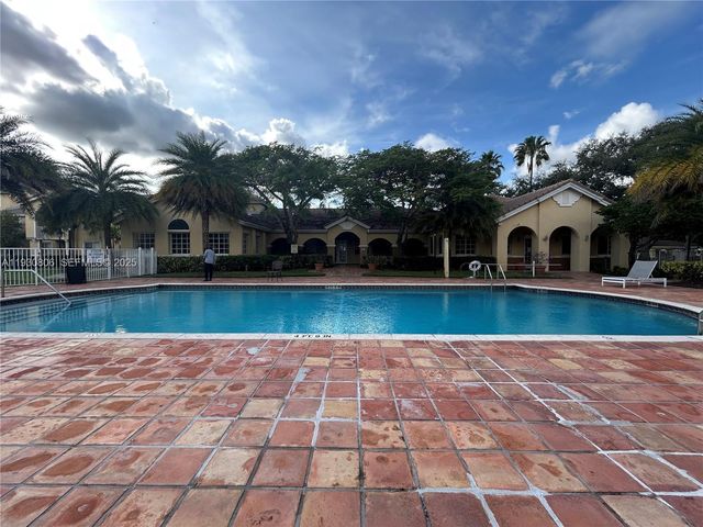 2640 S University Dr 106, Davie, FL 33328