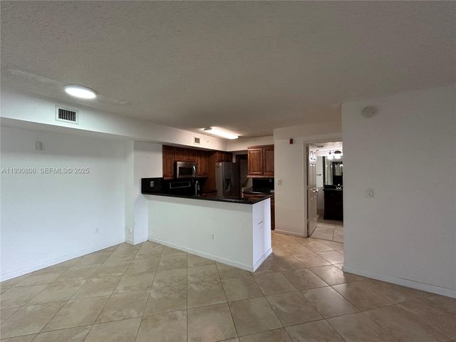 2640 S University Dr 106, Davie, FL 33328