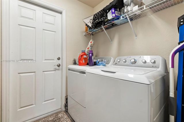 3019 Honeywood Rd, La Belle, FL 33935