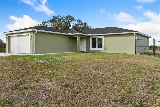 3019 Honeywood Rd, La Belle, FL 33935