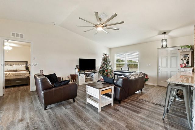 3019 Honeywood Rd, La Belle, FL 33935