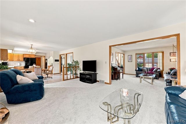 180 Enchanted South, Lancaster, NY 14043
