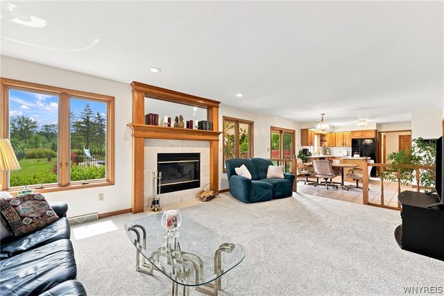 180 Enchanted South, Lancaster, NY 14043