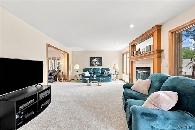 180 Enchanted South, Lancaster, NY 14043