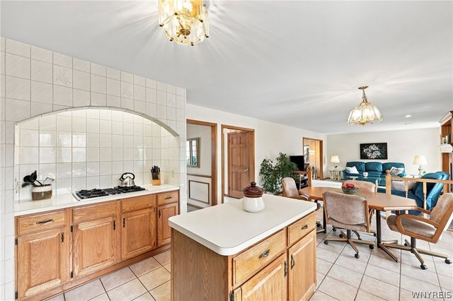 180 Enchanted South, Lancaster, NY 14043