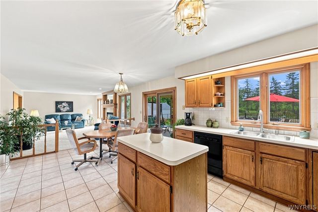 180 Enchanted South, Lancaster, NY 14043
