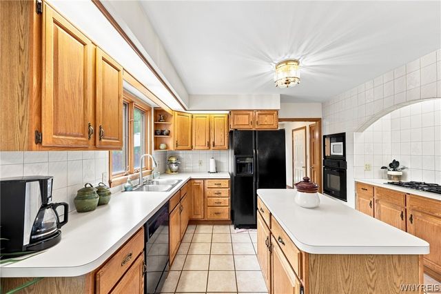 180 Enchanted South, Lancaster, NY 14043