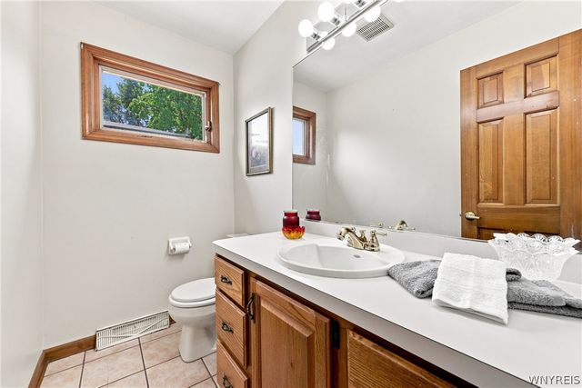 180 Enchanted South, Lancaster, NY 14043