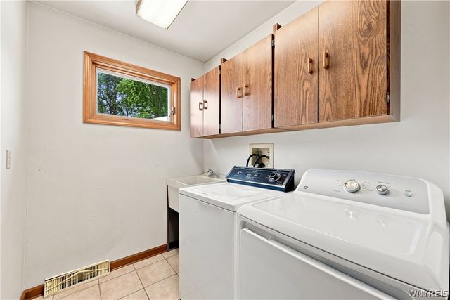 180 Enchanted South, Lancaster, NY 14043