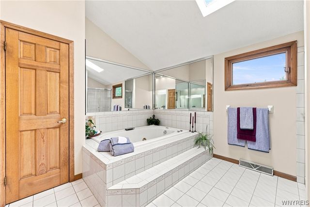 180 Enchanted South, Lancaster, NY 14043