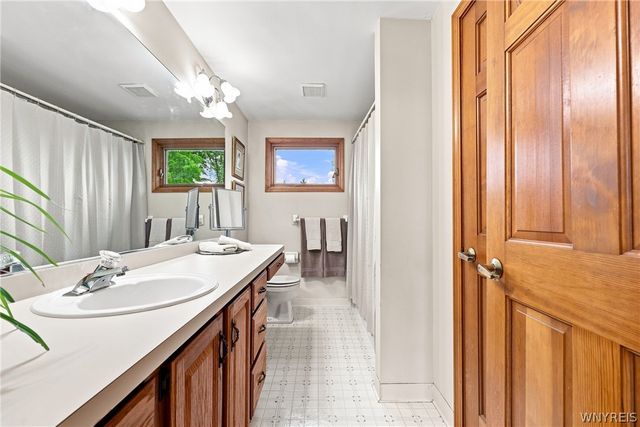 180 Enchanted South, Lancaster, NY 14043