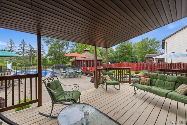 180 Enchanted South, Lancaster, NY 14043
