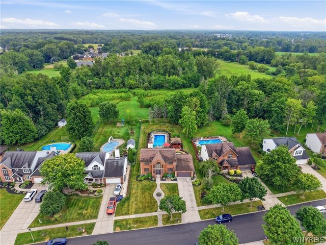 180 Enchanted South, Lancaster, NY 14043
