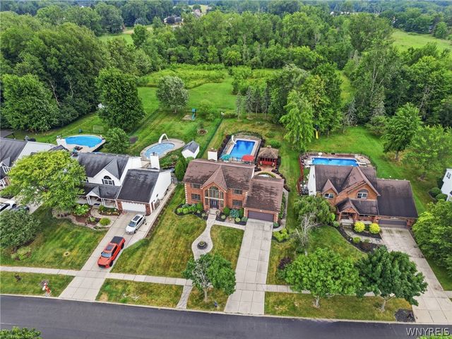 180 Enchanted South, Lancaster, NY 14043