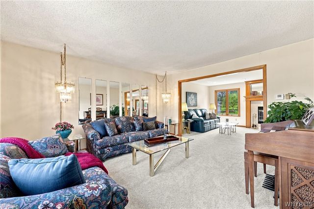 180 Enchanted South, Lancaster, NY 14043