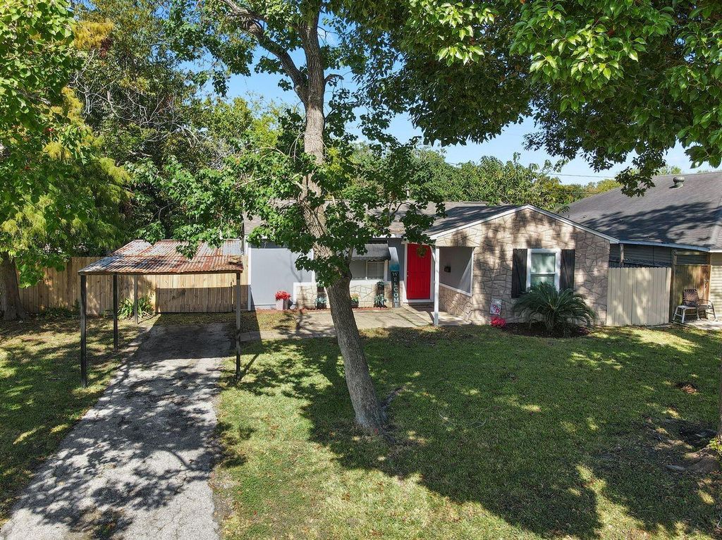 7401 Carrie Lane, Deer Park, TX 77536