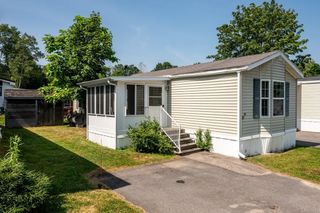 23 Columbia Drive, Newmarket, NH 03857