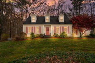 26 Meadowcrest Drive, Bedford, NH 03110