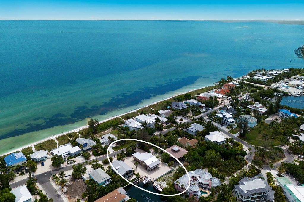 Image 2 of property listing at 807 S BAY BOULEVARD, Anna Maria, FL 34216